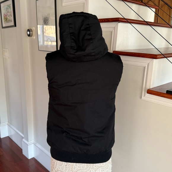 LACOSTE Black Puffer Vest Sz 40 - Picture 5 of 6